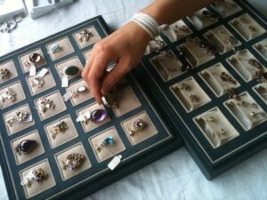 宝石療法とは？インド占星術とアーユルヴェーダに伝わる「運命を整える宝石」の智慧